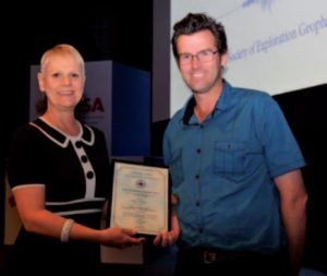 Shaun Strong receiving the Shanti Rajagopalan Memorial Award from ASEG President Andrea Rutley